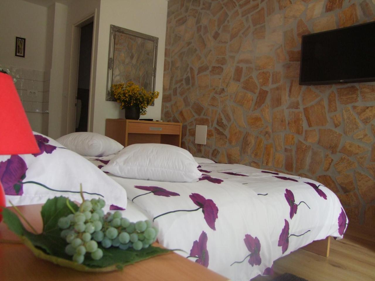 Guest House Korado روفينج المظهر الخارجي الصورة