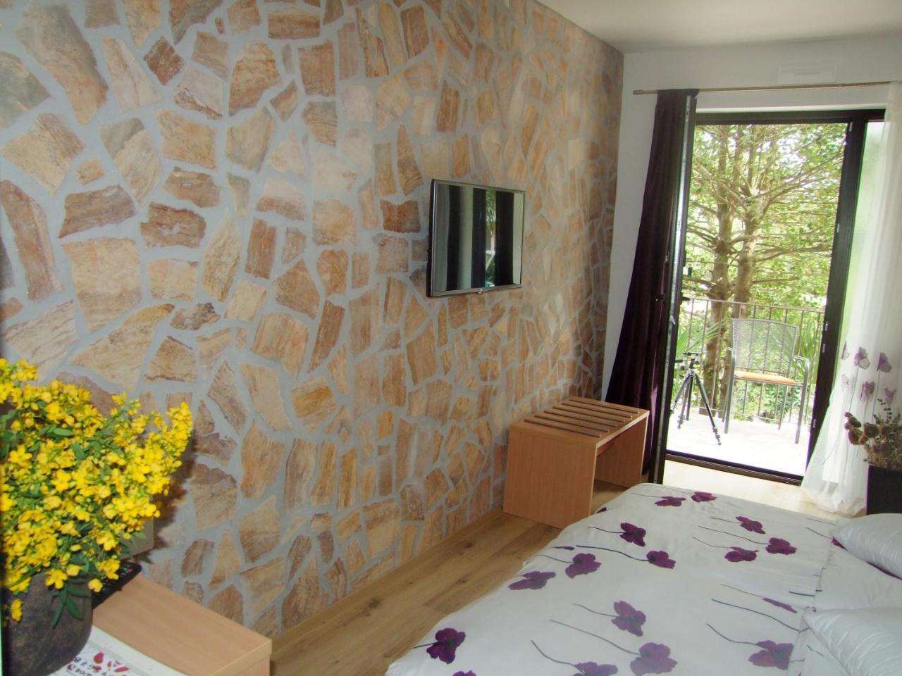 Guest House Korado روفينج المظهر الخارجي الصورة