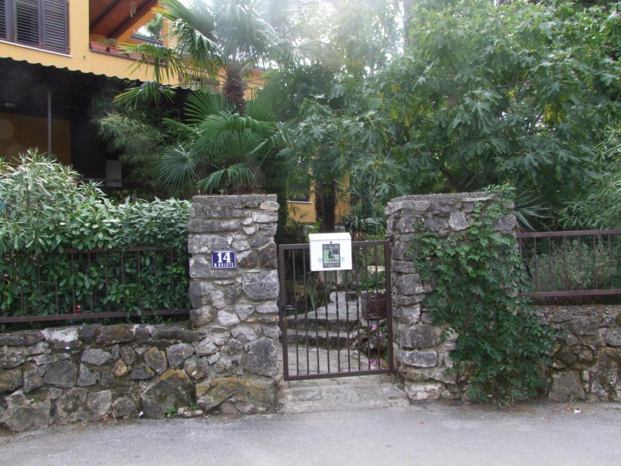 Guest House Korado روفينج المظهر الخارجي الصورة